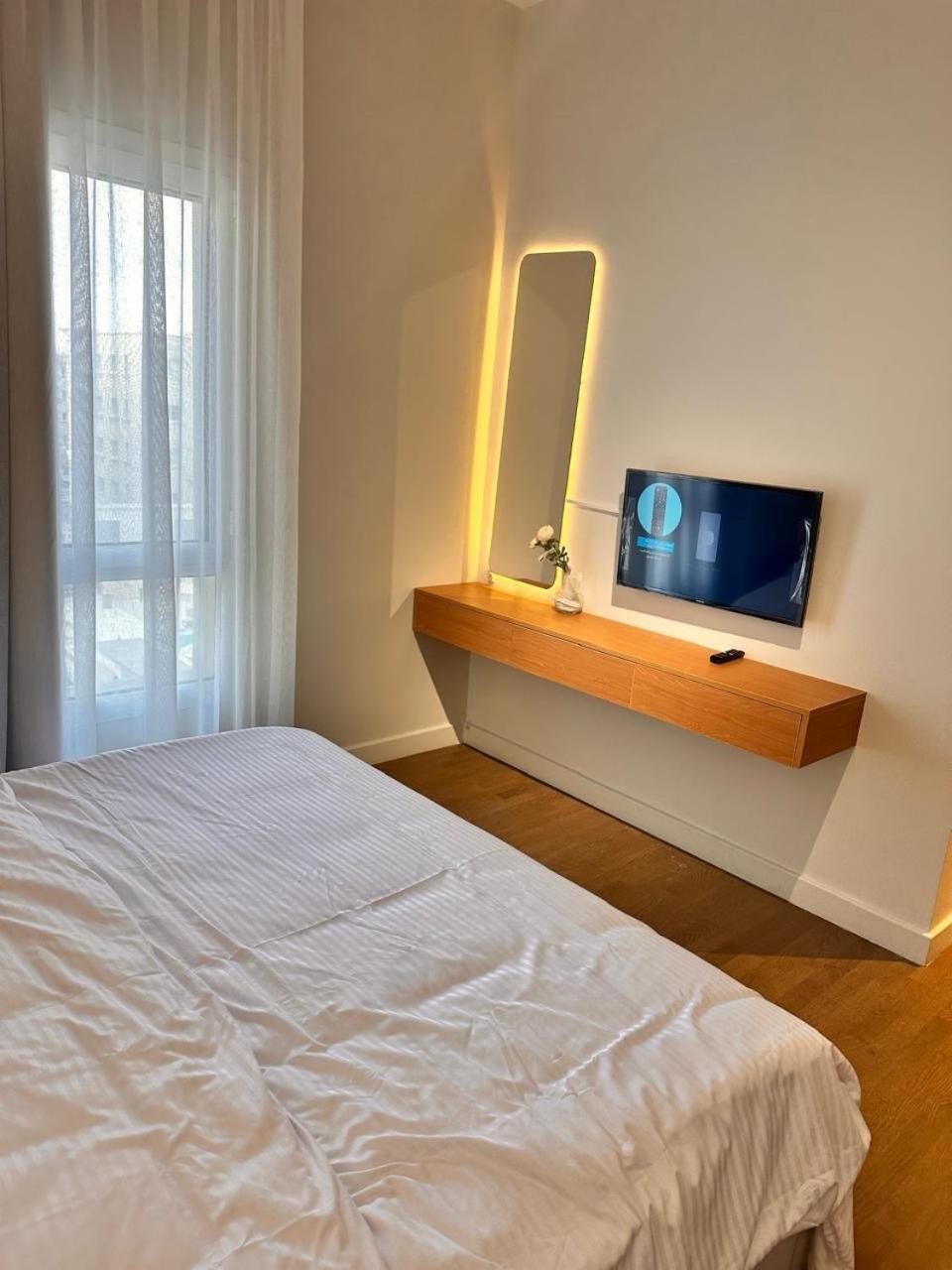 Apartment In Boulevard Overlooking Swimming Pool