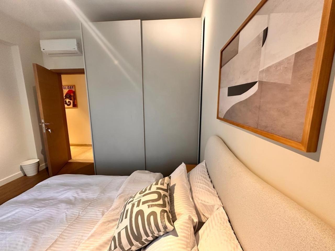 In Boulevard Overlooking Swimming Pool Apartment