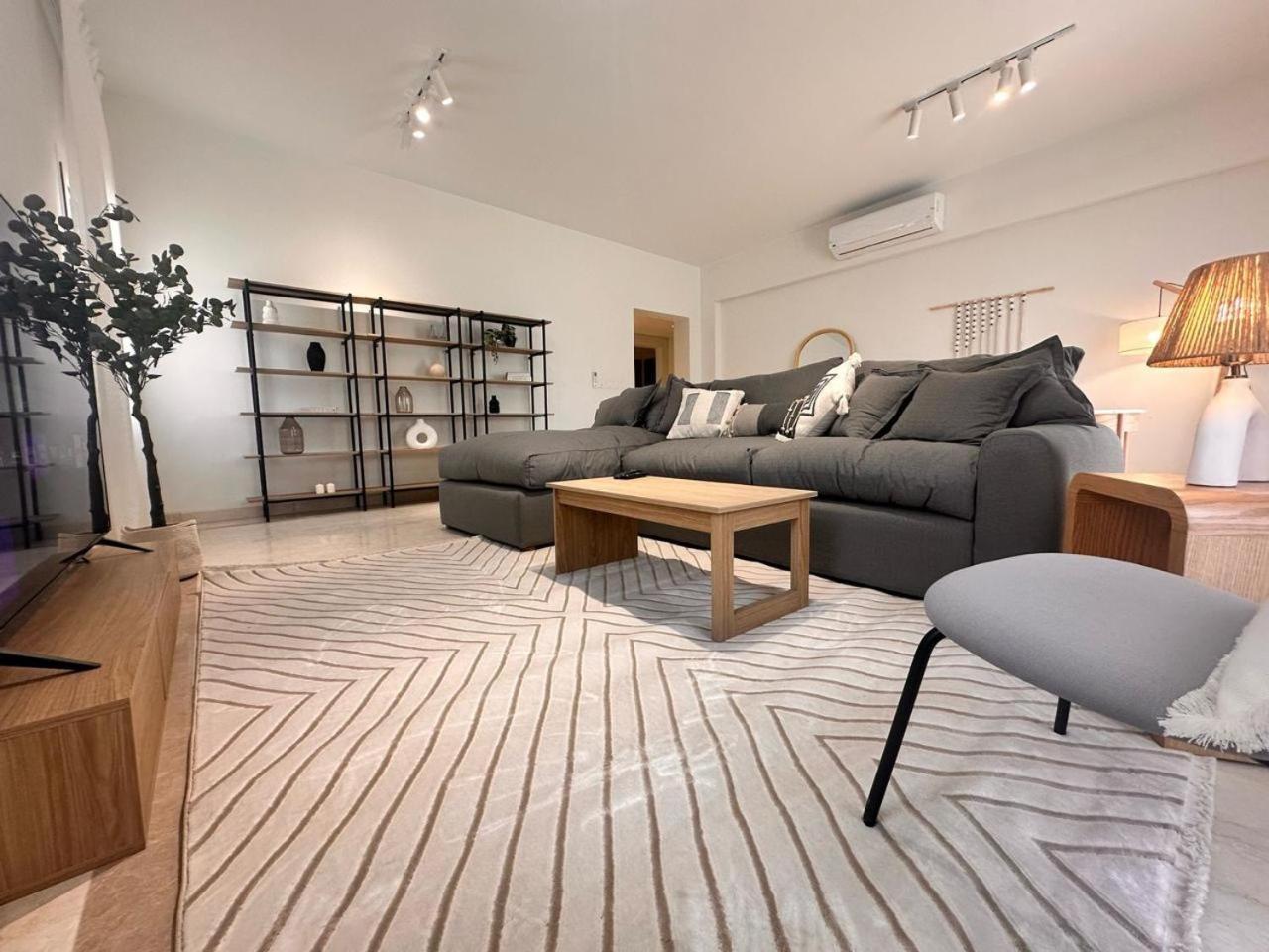 Apartment In Boulevard Overlooking Swimming Pool