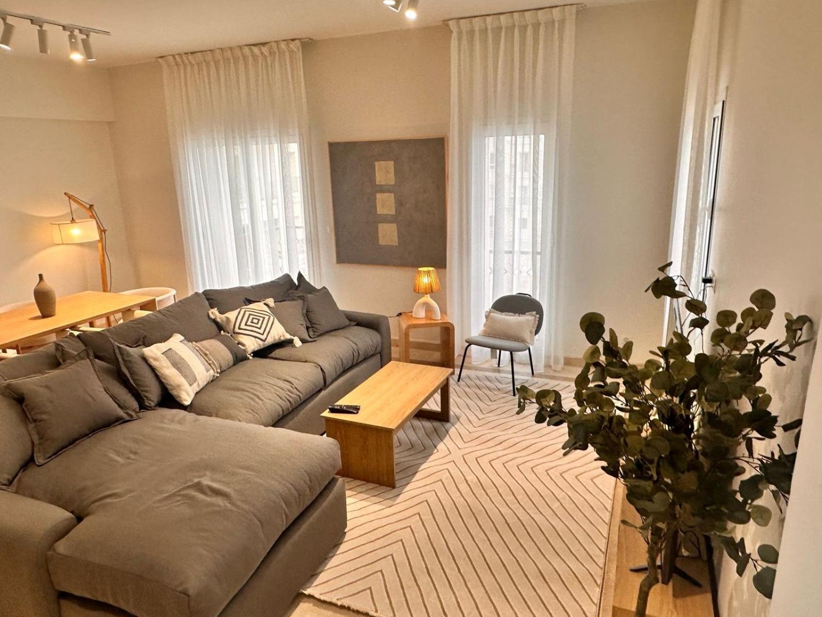 In Boulevard Overlooking Swimming Pool Apartment *